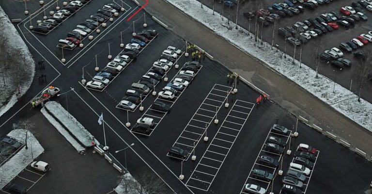 Drönarbild_parkering i Täby Park